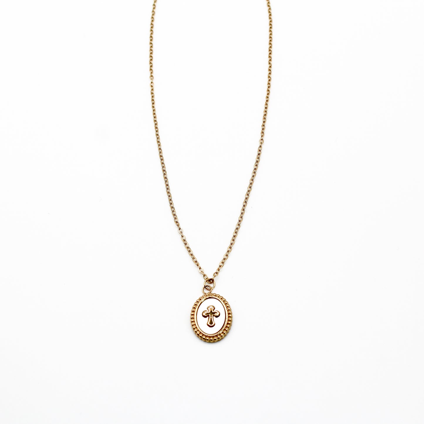 Collier médaillon nacré croix