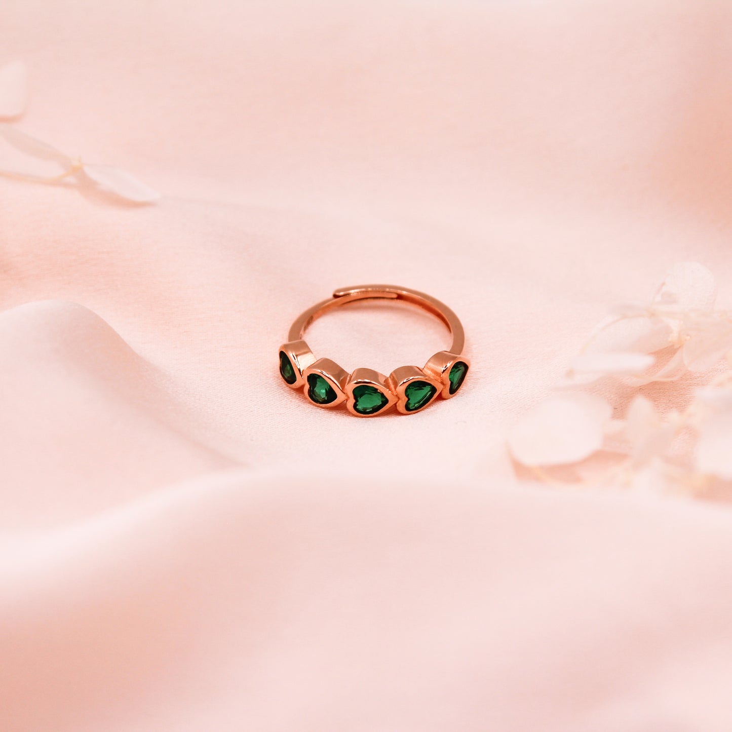 Bague rangée de coeur